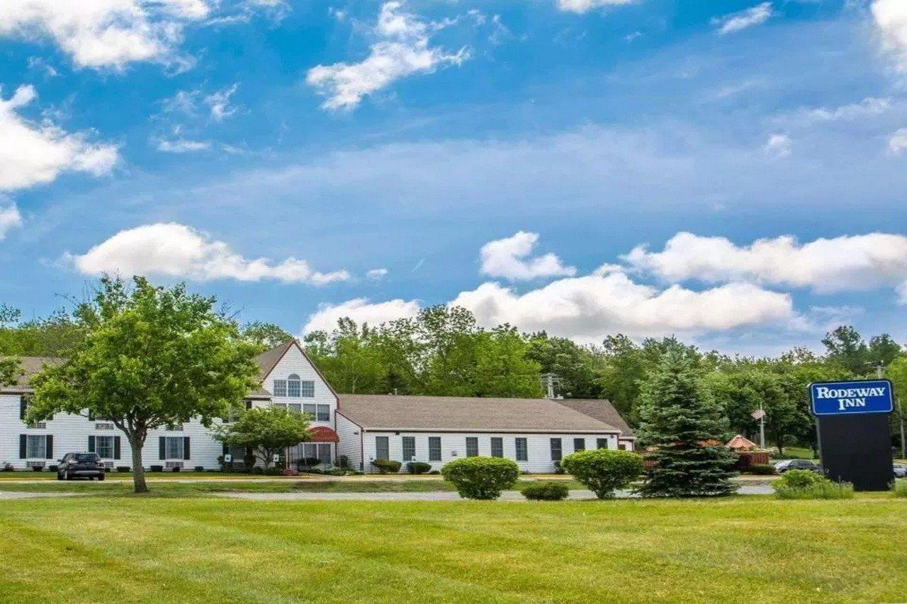 Rodeway Inn Lakeville Exterior photo