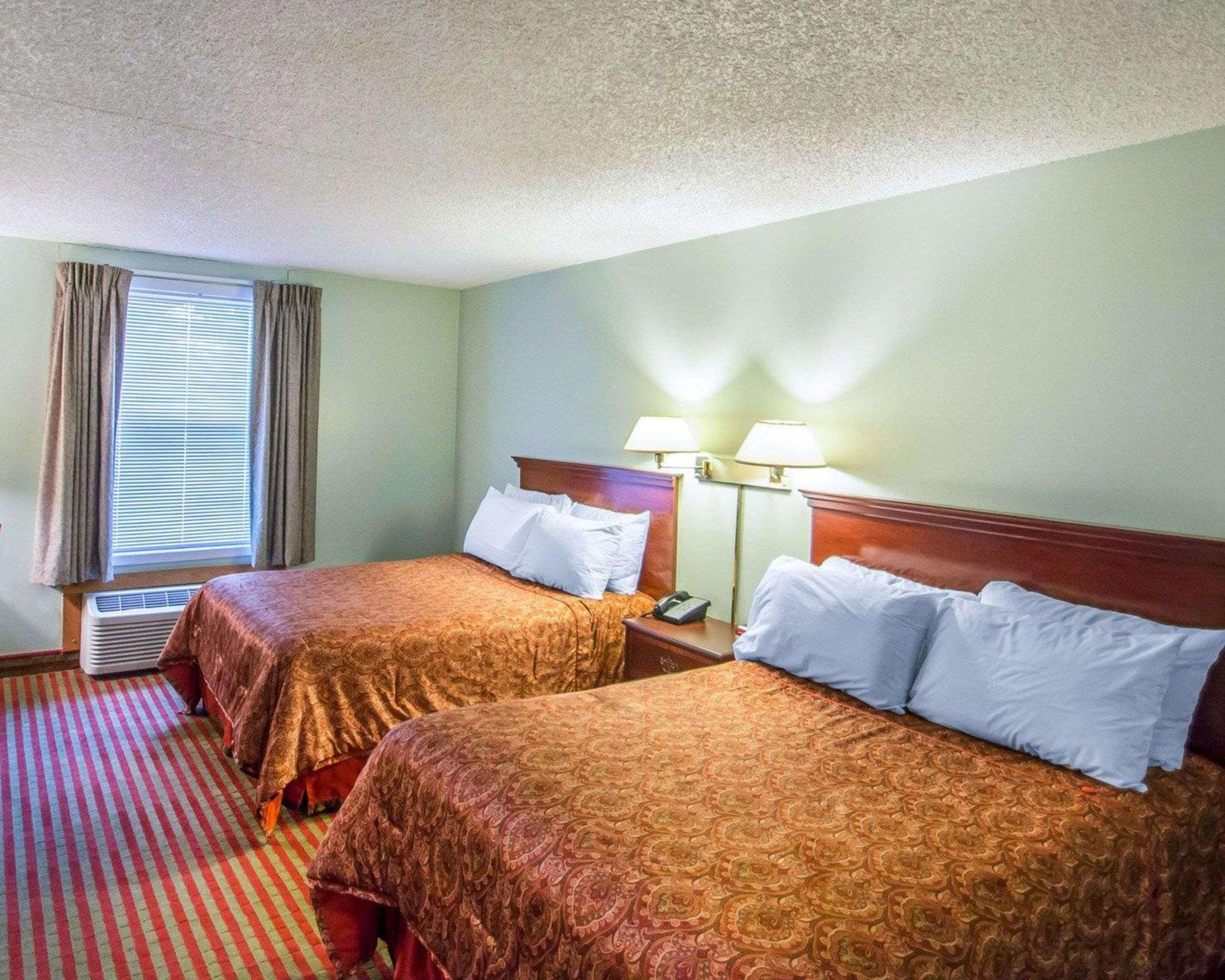 Rodeway Inn Lakeville Exterior photo
