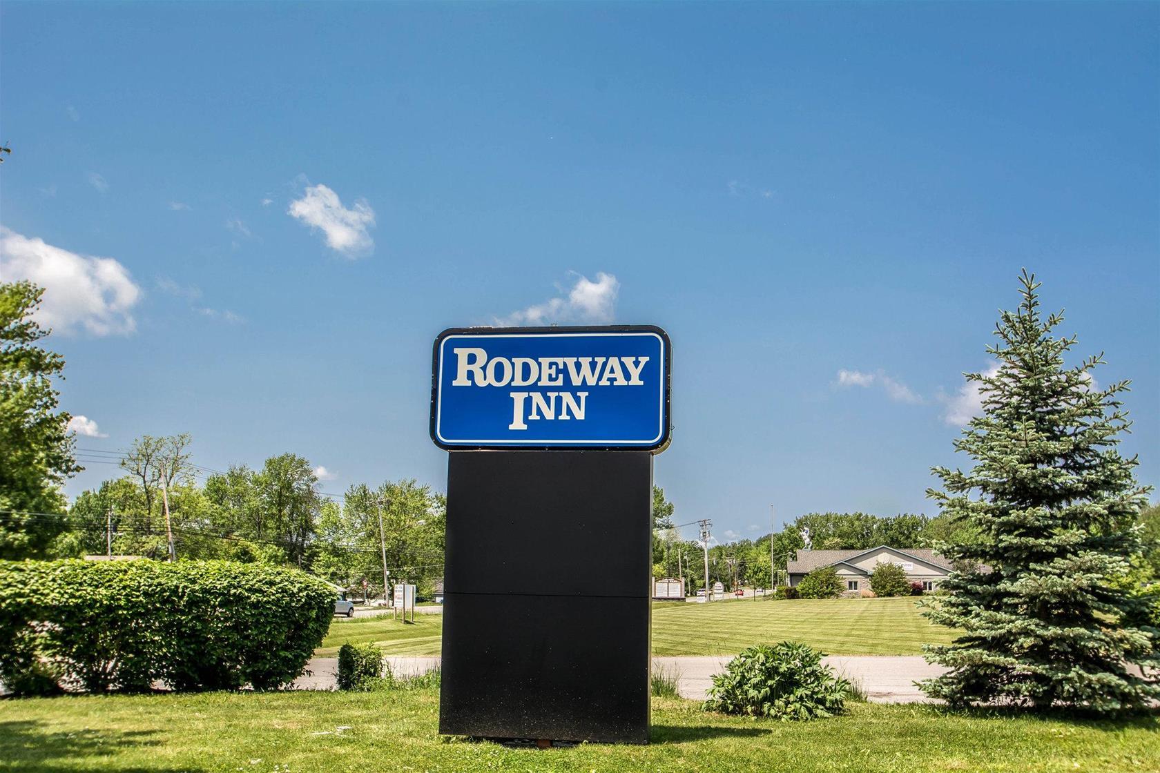 Rodeway Inn Lakeville Exterior photo