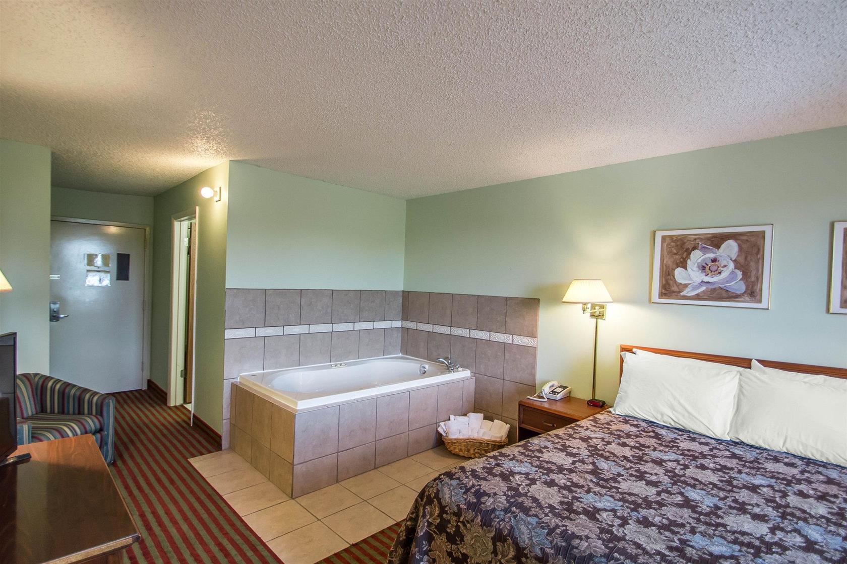 Rodeway Inn Lakeville Exterior photo