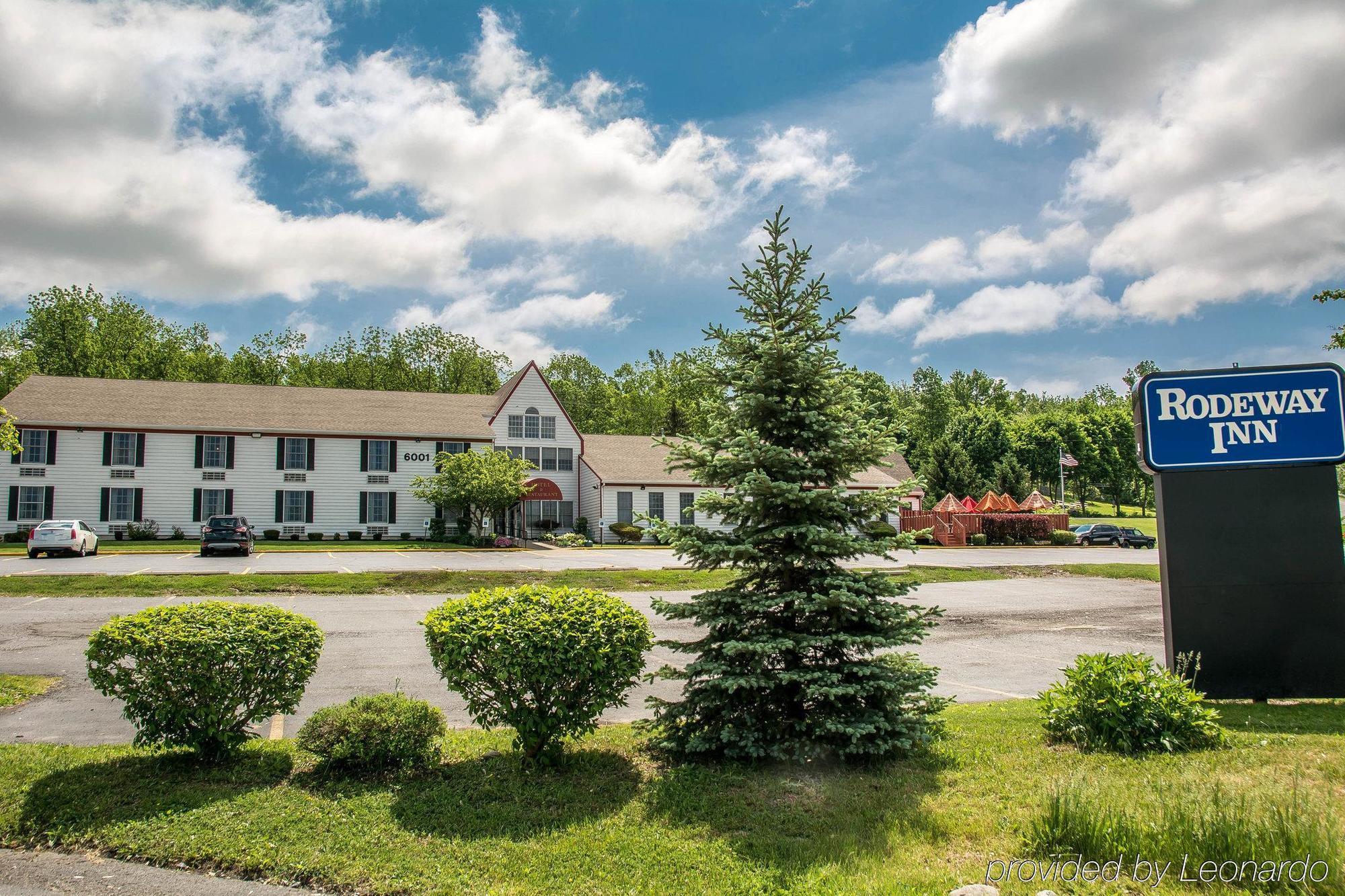 Rodeway Inn Lakeville Exterior photo