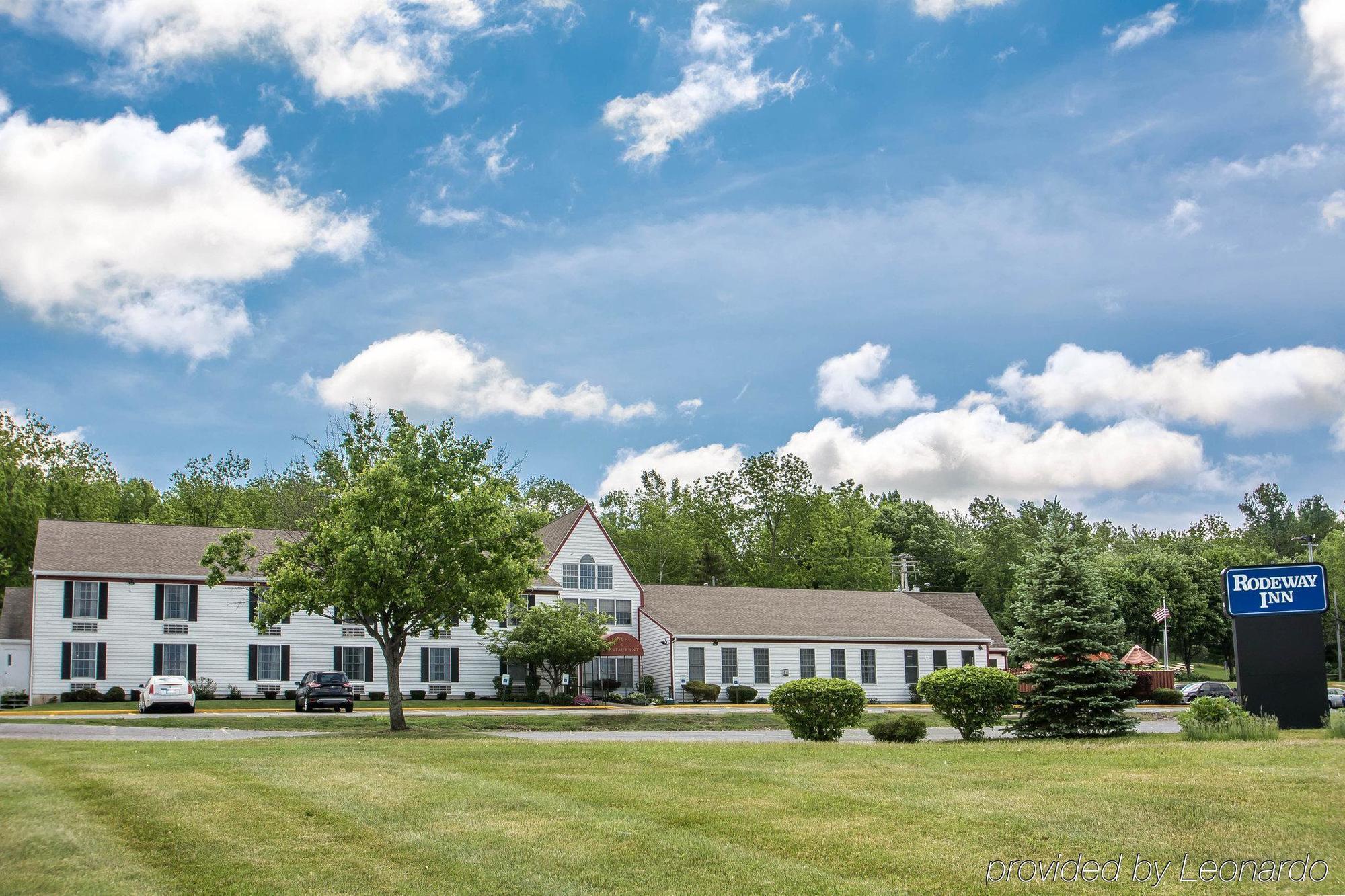Rodeway Inn Lakeville Exterior photo