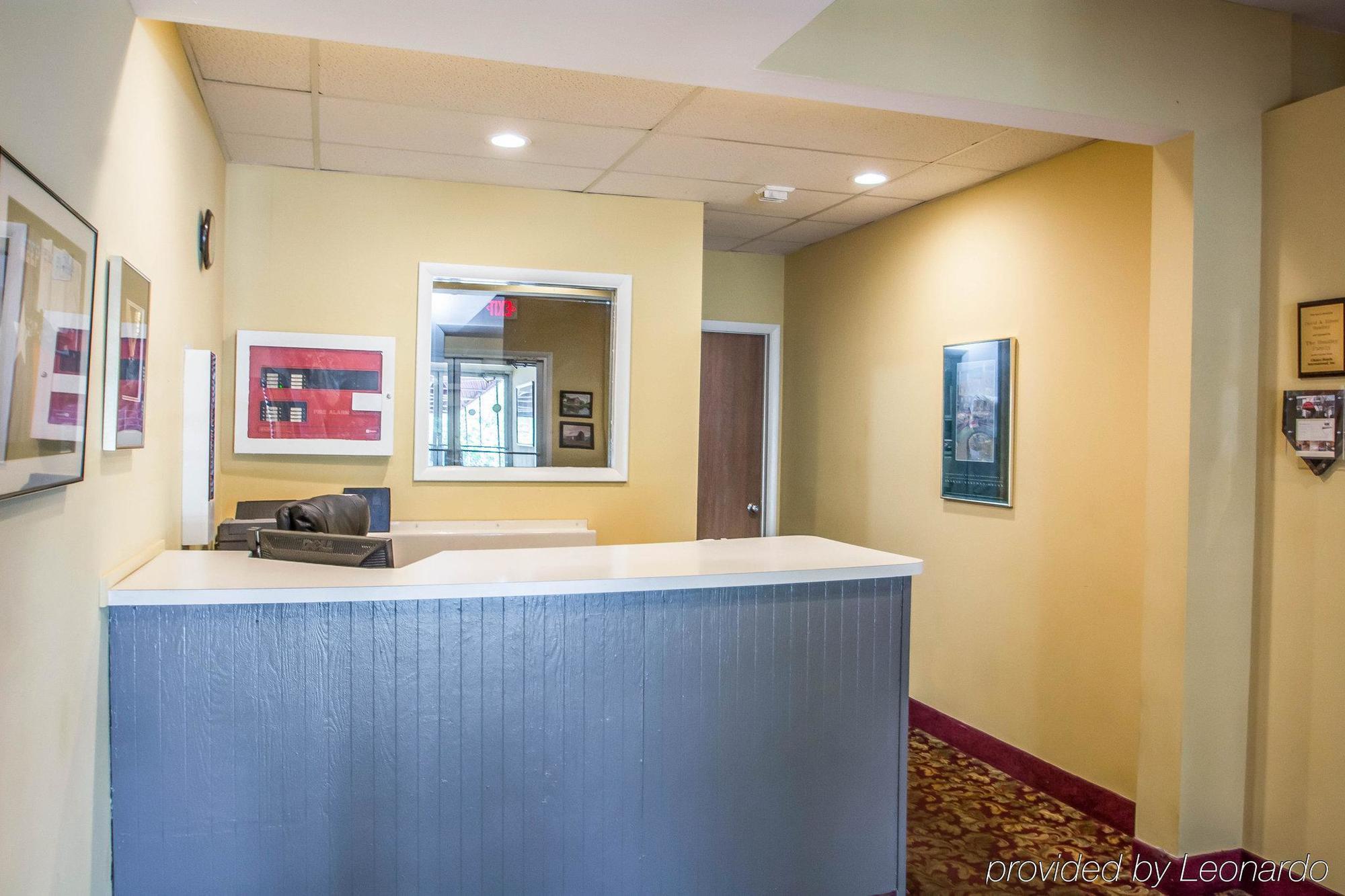 Rodeway Inn Lakeville Exterior photo