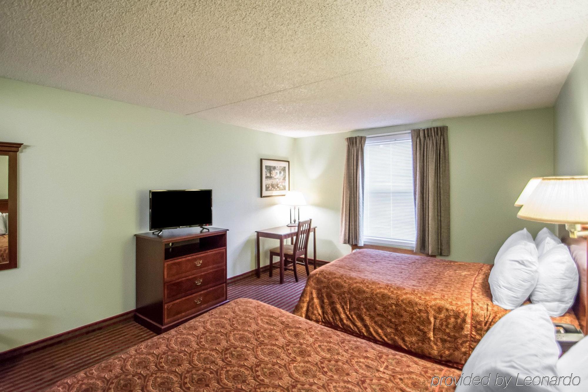 Rodeway Inn Lakeville Exterior photo