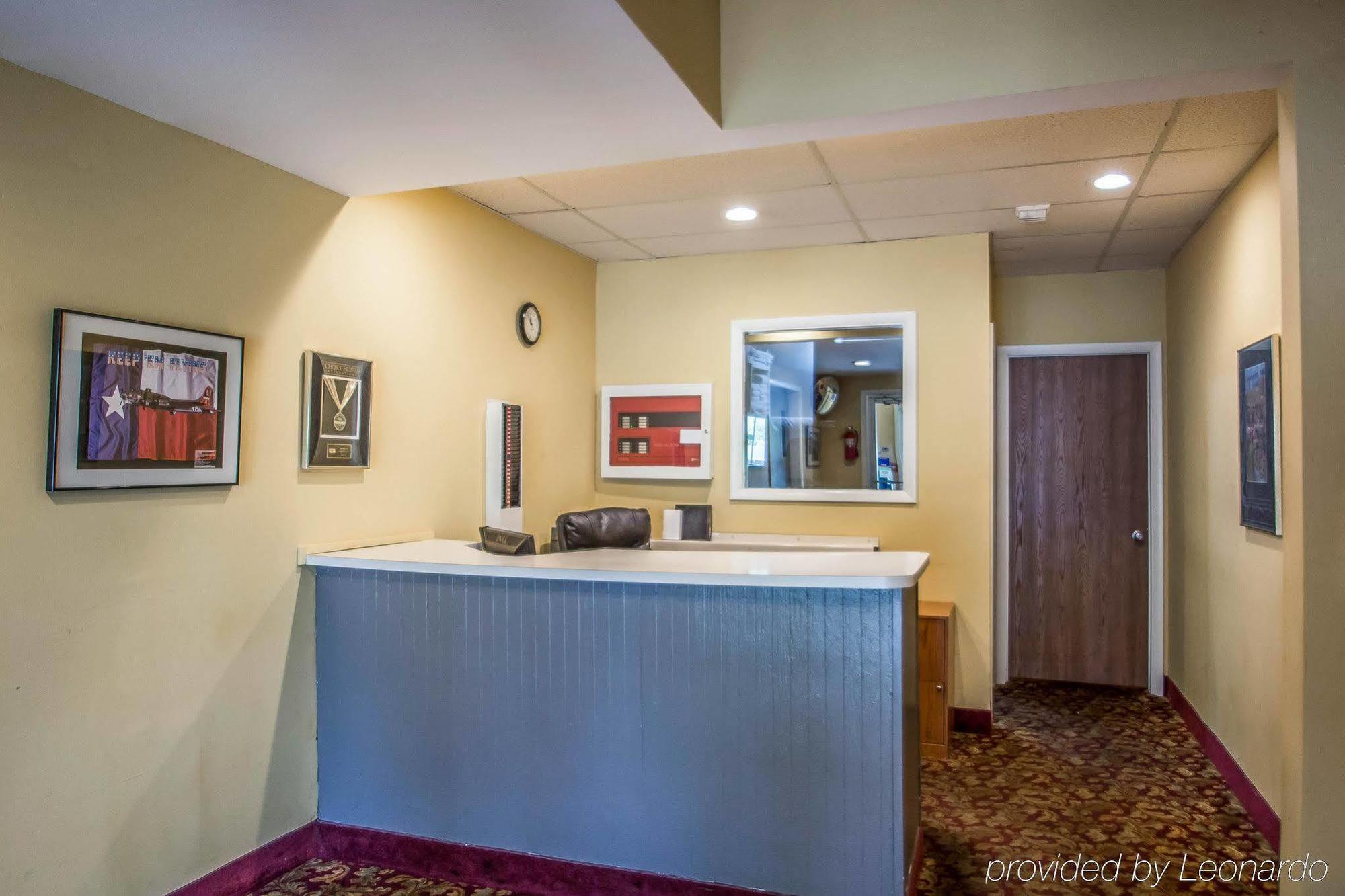Rodeway Inn Lakeville Exterior photo